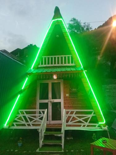 New Manali Ski Chalet | Wooden huts nr mall road for 4 person