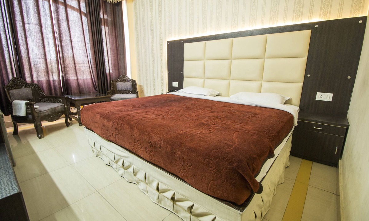 Mayapur Hotel | WOW STAYZ2 Hotel Jahanvi Dale