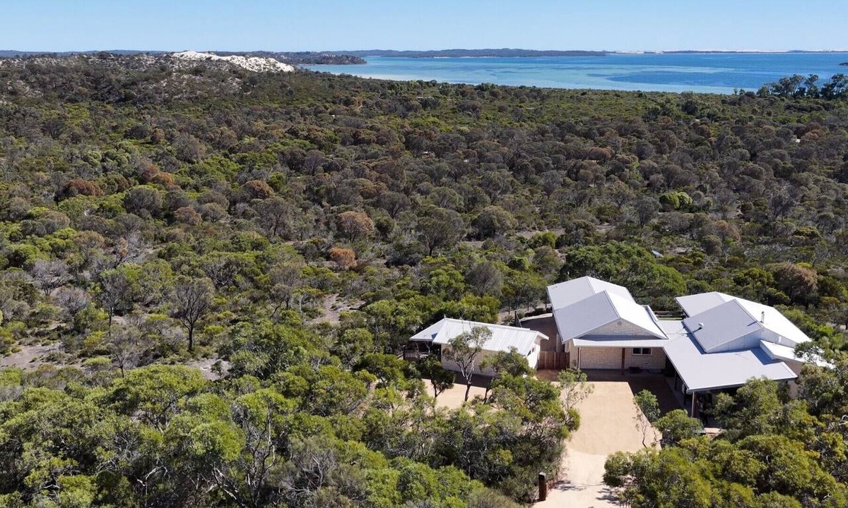 Lake Wangary House | Yarnbala Guesthouse in Coffin Bay | Overlooking Coffin Bay National Park