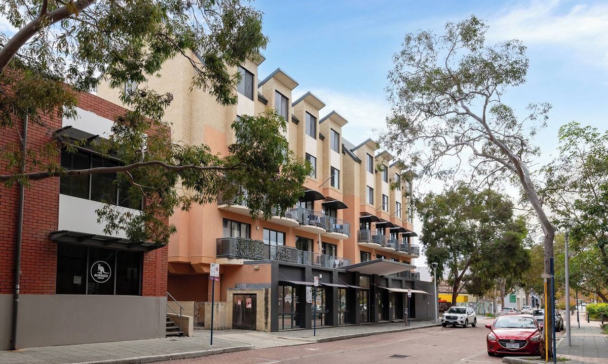 East Perth Apartment | Your East Perth Haven awaits! Walk to Optus Stadium, Crown Perth and the CBD. Enjoy iconic Swan River walks, vibrant Claisebrook Cove for coffee and dining and super easy city access with the free CAT bus (20mins).