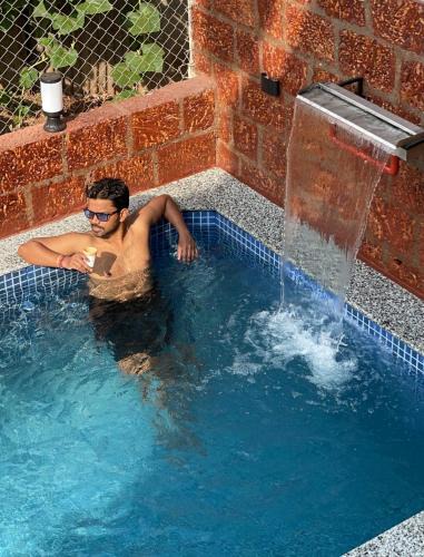 Ratnagiri Villa | Zuluk Poolside Luxury Homestay with Swimming Pool