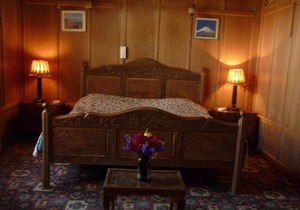 2 BHK Houseboat in Nigeen Lake, Srinagar(AE30), by GuestHouser