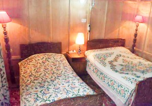 3 BHK Houseboat in Nigeen Lake, Srinagar(667B), by GuestHouser