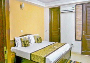 Apartment with Wi-Fi in Saket, New Delhi, by GuestHouser 14949