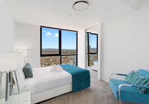 Circle on Cavill Skyhome Ocean View in Surfers Paradise
