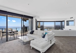 Circle on Cavill Skyhome Ocean View in Surfers Paradise