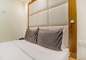 Collection O 75556 Hotel Address Inn