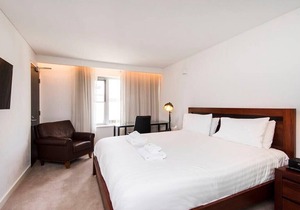 Comfortable Room with Fantastic Rooftop Views in Perth
