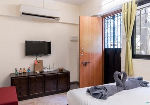 Higuests Vacation Home - Chapel Road, Bandra
