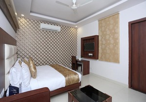 Hotel Arch - Beautiful Spacious Room Near Aerocity New Delhi
