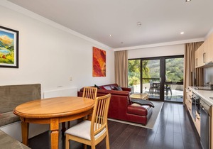 Lantern 13- Deluxe Apartment nestled in the Snowy Mountains. in Thredbo