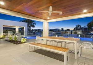 Luxury Canal Front Holiday House in Banksia Beach