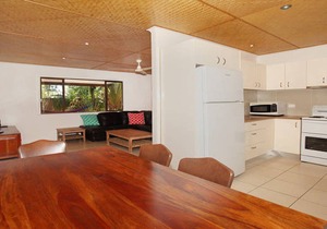 Mudjimba Beach House pets allowed inside & walk to surf beach in Mudjimba