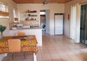 Mudjimba Cottage - pets allowed inside & 300 m to the beach in Mudjimba