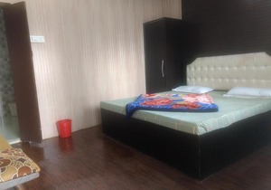 Private Room Walking From Nainital Lake.