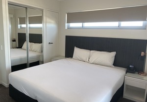 Secured parking Self contained apartment in Mackay