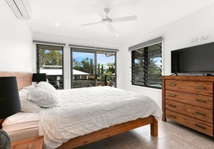 Tropical Beachside Oasis in Clifton Beach in Cairns