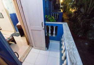 Veeniola Holiday Home Twin Room with View 1
