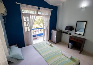 Veeniola Holiday Home - Double Room with View 1 in Carmona