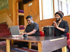 Flüstern Hostel Cafe | Jagatsukh