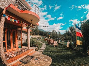 Flüstern Hostel Cafe | Jagatsukh