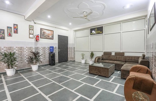 Janakpuri Hotel | 16 m² Hotel ∙ 2 guests