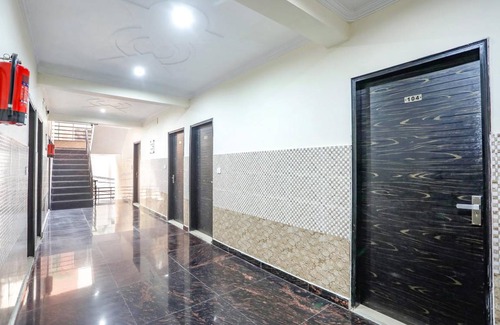 Janakpuri Hotel | 16 m² Hotel ∙ 2 guests