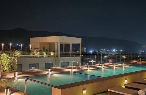 Sanpada Hotel | 165 m² Hotel ∙ 127 guests