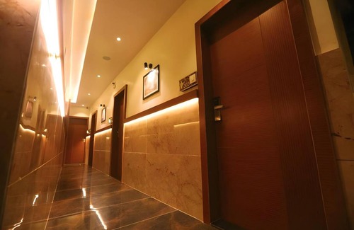 Thane West Hotel | 170 m² Hotel ∙ 4 guests