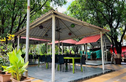 Ulhasnagar Hotel | 18 m² Hotel ∙ 10 guests