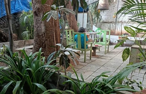 Versova House | 2500 m² House ∙ 1 bedroom ∙ 2 guests