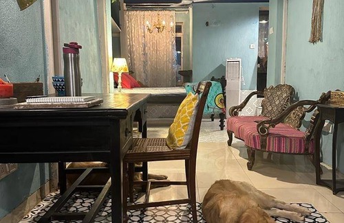 Versova House | 2500 m² House ∙ 1 bedroom ∙ 2 guests
