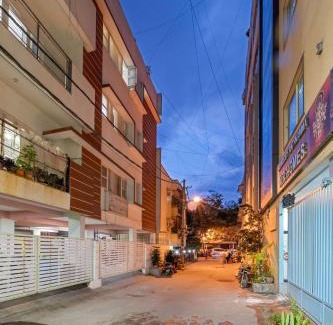 Ejipura Apartment | 303 Woods 2BHK Lift, Koramangala 100feet road