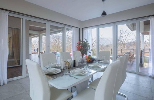 Lonavala Villa | 372 m² Villa ∙ 4 bedrooms ∙ 12 guests