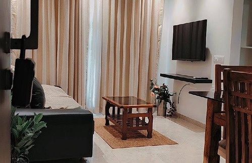 Hiranandani Gardens Apartment | 375 m² Apartment ∙ 1 bedroom ∙ 3 guests
