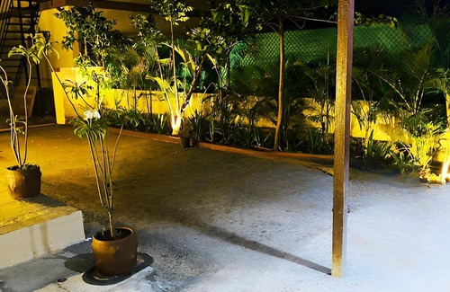 Lonavala House | 4000 m² Bungalow ∙ 2 bedrooms ∙ 6 guests
