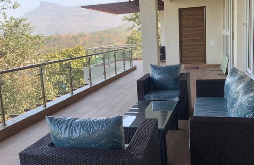 Lonavala Resort | 450 m² Resort ∙ 3 bedrooms ∙ 6 guests