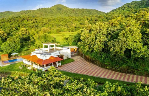 Korlai Hotel | 929 m² Hotel ∙ 3 bedrooms ∙ 15 guests