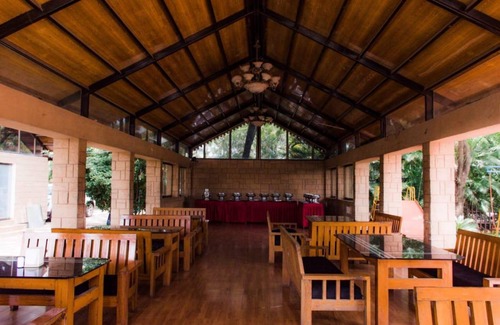 Nashik Resort | 93 m² Resort ∙ 5 guests