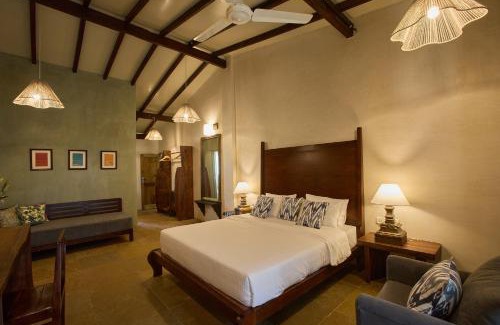 Morjim Bed & Breakfast | Artist Beach House