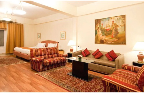 Churchgate Hotel | Astoria Hotel