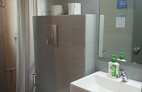Wellington Pier Hostel | Backpacker Cowies
