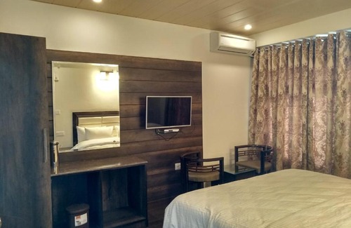 Chhota Shimla Hotel | Dusk N Dawn