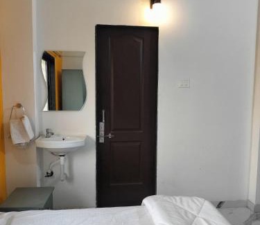 Tathawade Hostel | FabHotel Bizstay Executive