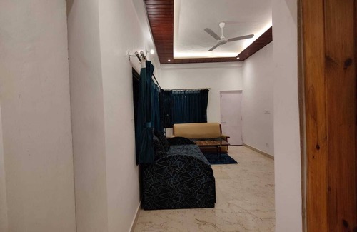 The Mall Road Villa | Gufa Cottage