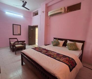 Amar Sagar Pol Hostel | Hostel Camel Castle & Safari
