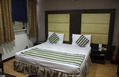 Lajpat Nagar Bed & Breakfast | Hotel Amar Inn- Lajpat Nagar Central Market
