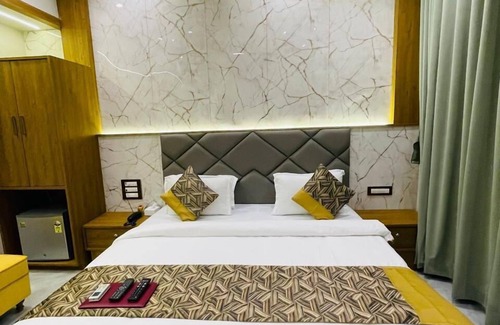 Sakinaka Hotel | HOTEL DOUBLE CROWN Mumbai AIRPORT T2