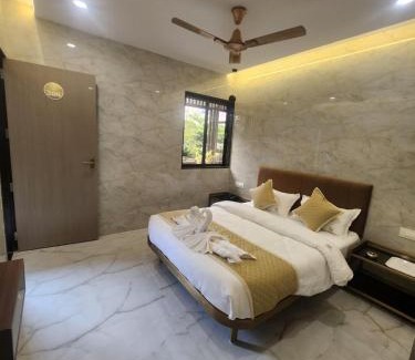 Goregaon East Hostel | Hotel Elliott Inn