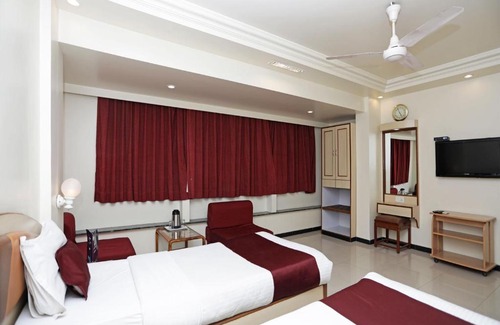 Sadashiv Peth Hotel | Hotel Suyash Deluxe